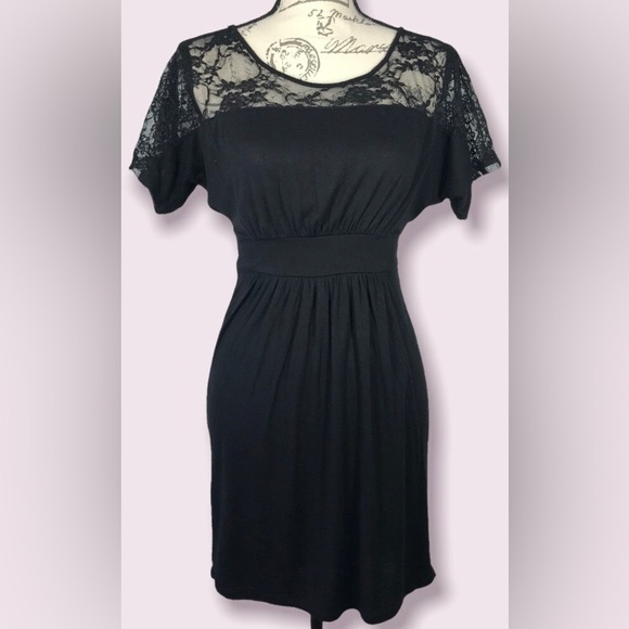 one clothing Dresses & Skirts - One Clothing, Lace Top Short Sleeve Dress, Size Small